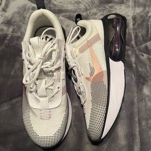 Brand new girls Nike air max size 7y